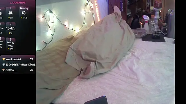 Pussyeat2please's Webcam Show