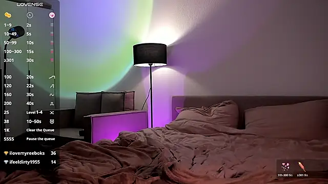 julie_qwerty – Live XXX-chat