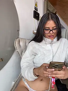 Cloe_pink1 Adlı Modelin Canlı XXX Sohbeti