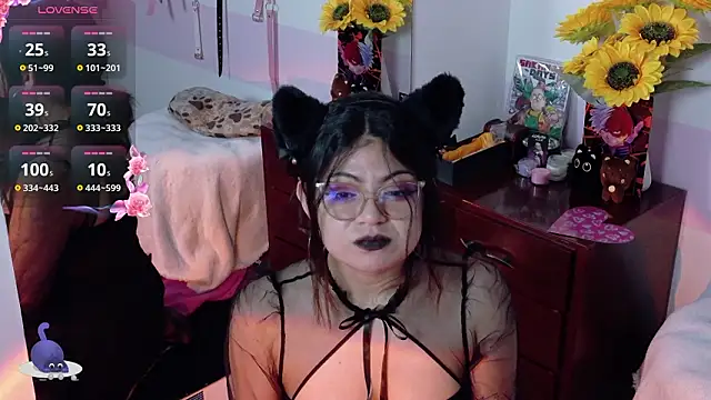 Catwhite_ লাইভ XXX চ্যাট