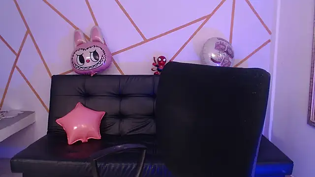 keily_johansson's Live XXX Chat