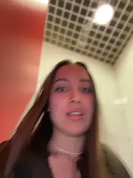 ICrazyOneIRL: διαδικτυακό σόου στην κάμερα