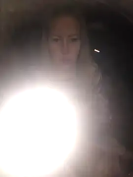 Jassy_Foxy Adlı Modelin Canlı XXX Sohbeti