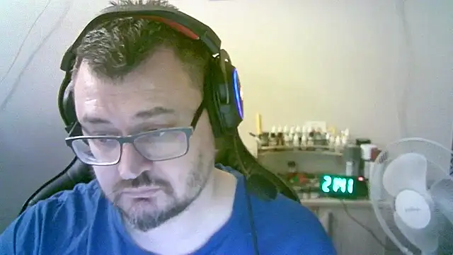 Chat +18 de SirAbuser ao vivo