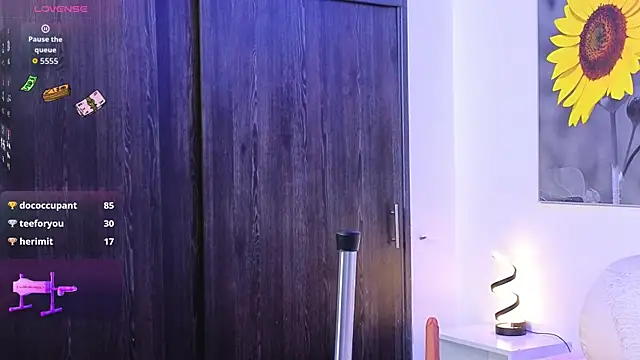 Chat +18 de LittleSky__ ao vivo