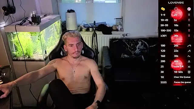 Chat +18 de Rayzel_White ao vivo