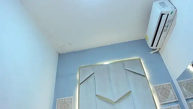 KarinaaCoxxのライブXXXチャット