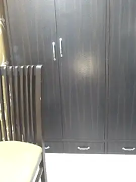 Chatroom XXX en direct de porvi_bebs