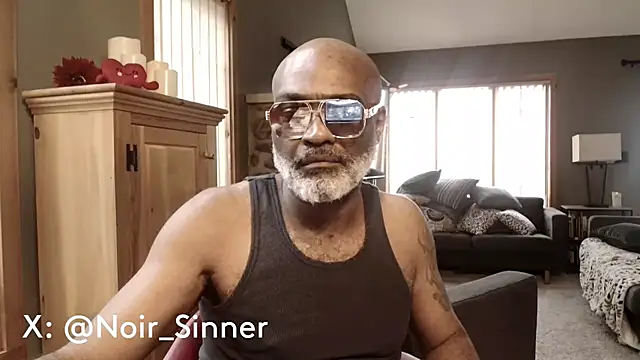 sinnernoir: διαδικτυακό σόου στην κάμερα