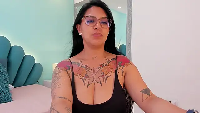 sharlott18 即時 XXX 聊天