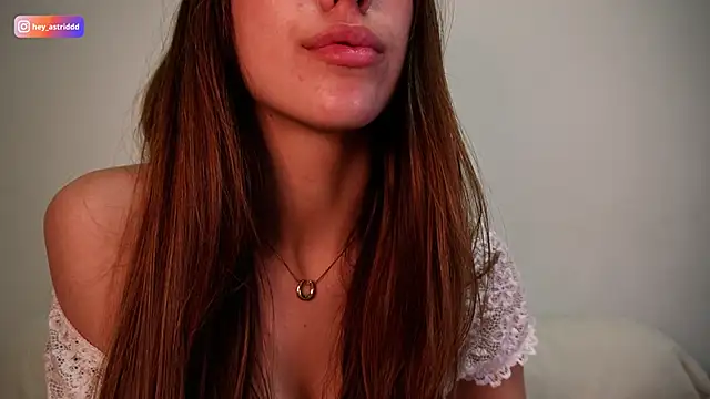 Astridwet: онлайн-секс-чат