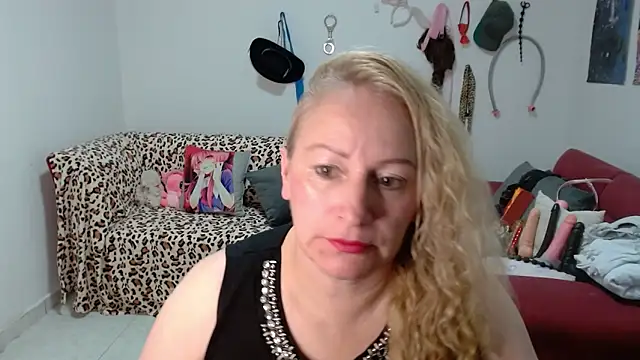 Živý XXX chat emperabigbootybigass