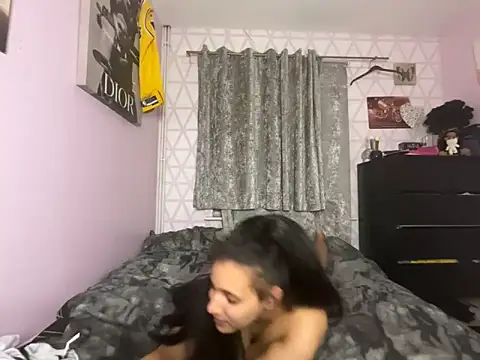 Pokazy przed kamerką – RavenNoirr