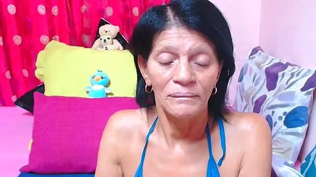 SLUTTYROXY élő XXX-chatje