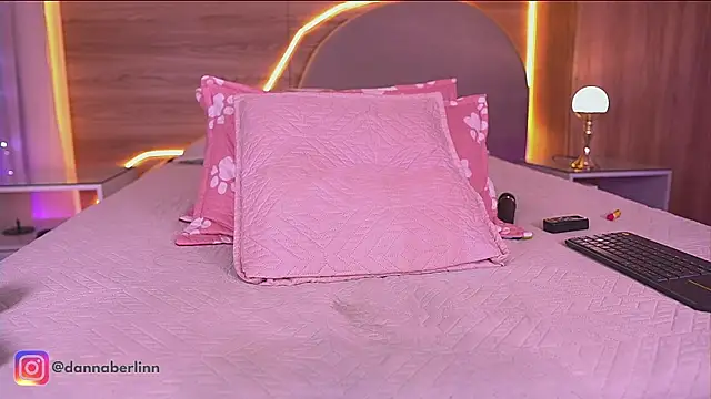 danna_berlin_: απευθείας συνομιλία ΧΧΧ