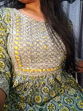 Rina777o Adlı Modelin Canlı XXX Sohbeti