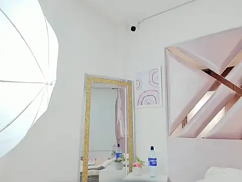 Chatroom XXX en direct de MiaKleinX