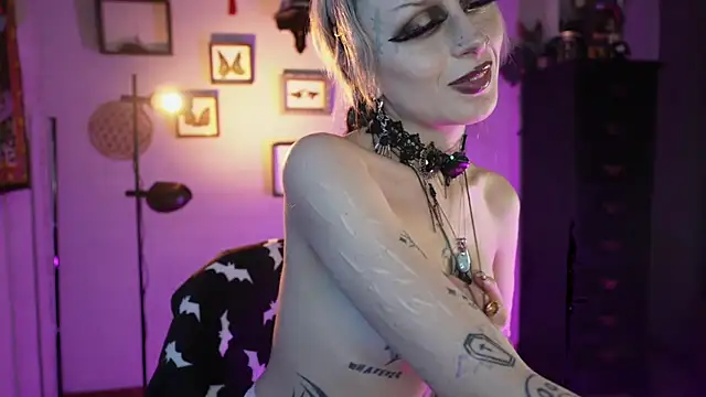 insania_9999_'s Live XXX Chat