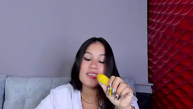 ValeriaNix_ élő XXX-chatje