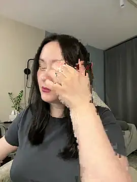 XXX chat uživo modela Kiss_My_Body