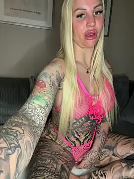 Chat XXX en directo de CoraDiamond