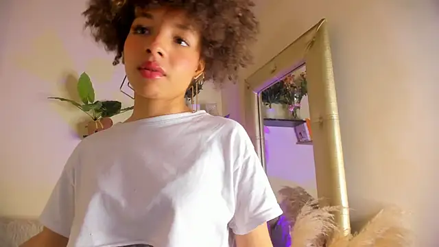 sofia_kay Adlı Modelin Canlı XXX Sohbeti