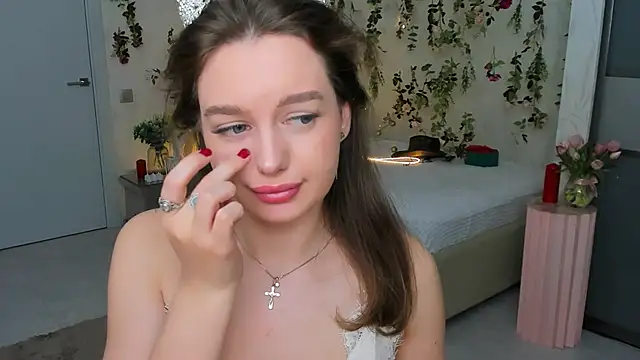 MiracleCurly Adlı Modelin Canlı XXX Sohbeti