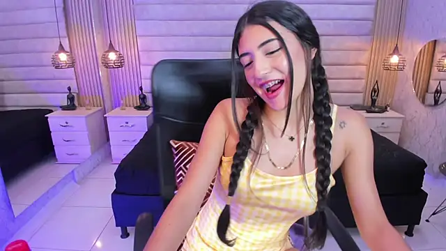 VictoriaaBlair Chat XXX live