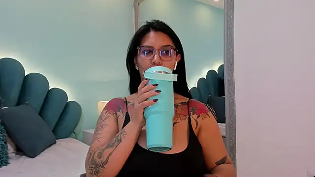 sharlott18 élő XXX-chatje