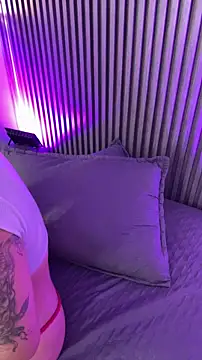 Chatroom XXX en direct de MiaPetit_