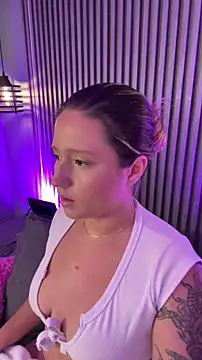 Chat XXX ao vivo de MiaPetit_