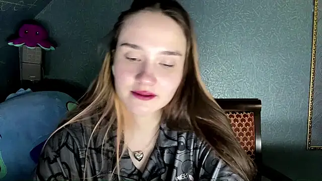 CarmelaLiebherr Adlı Modelin Canlı XXX Sohbeti