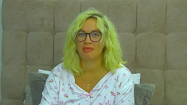 MariaNeumann élő XXX-chatje