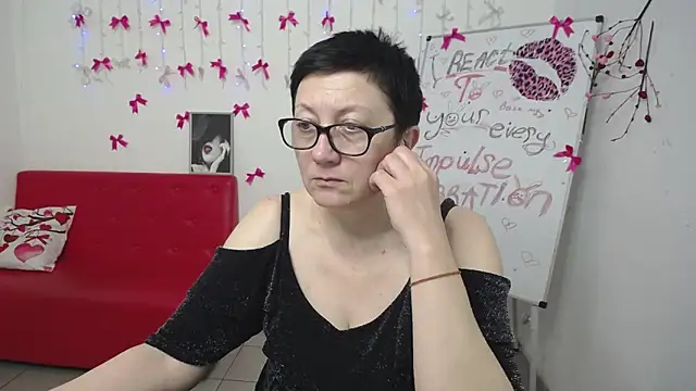 EmilyL0ve élő XXX-chatje