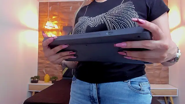 Emmaa_white_ élő XXX-chatje