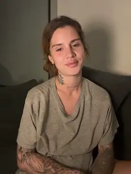 Онлайн чат XXX EmiliaCatalina