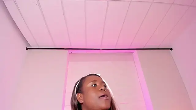 Chat +18 de IvyBennet_ ao vivo