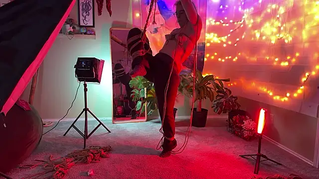 MirandaFlowers: διαδικτυακό σόου στην κάμερα