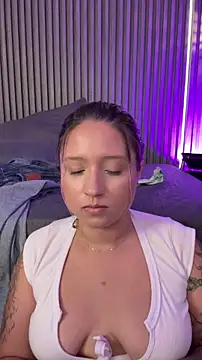 MiaPetit_: онлайн-секс-чат