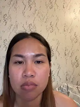 Ponthip élő XXX-chatje