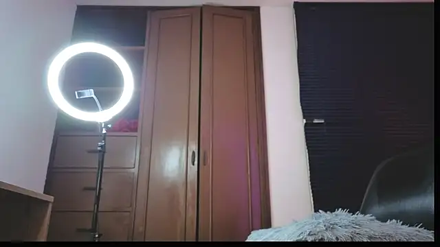 دردشة MaleiSummer الجنسية المباشرة