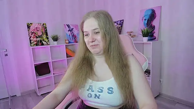 Megan_Violer élő XXX-chatje