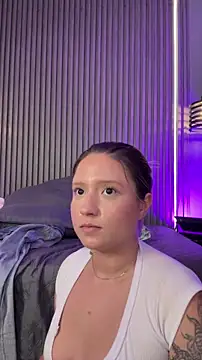 Czat XXX na żywo – MiaPetit_