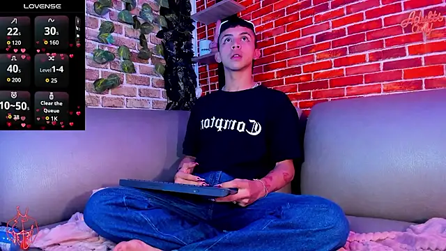 Prince_Apolo élő XXX-chatje