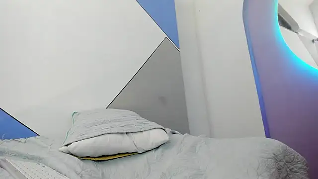 emily_cross 即時 XXX 聊天