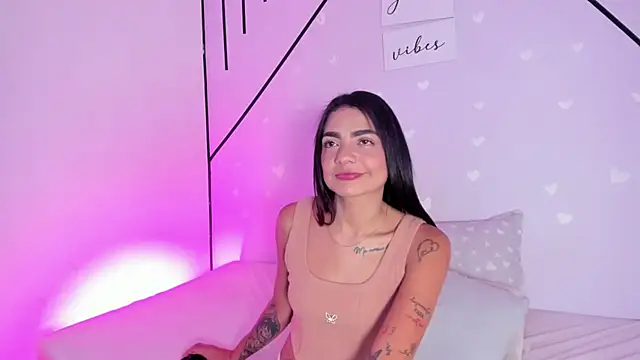 Chatroom XXX en direct de MiahCornell_