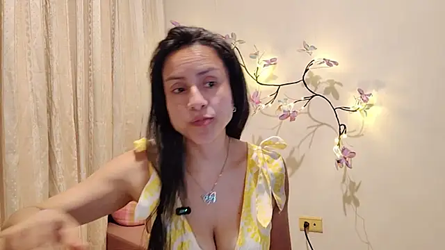 Bella_Exhibition Adlı Modelin Canlı XXX Sohbeti