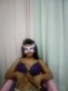 bombom018 Adlı Modelin Canlı XXX Sohbeti