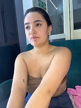 Antonella_Julieta 即時 XXX 聊天