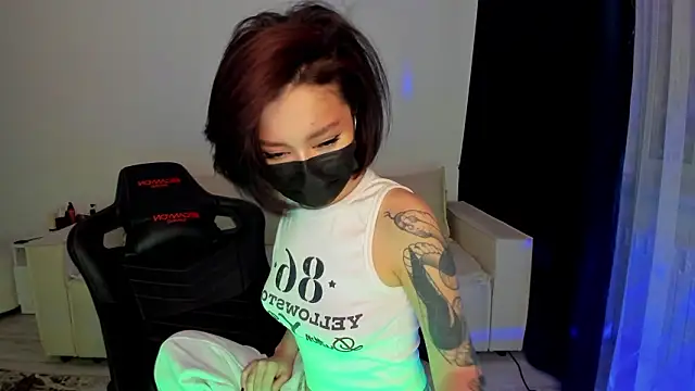 DeferentUproar – Naživo XXX chat